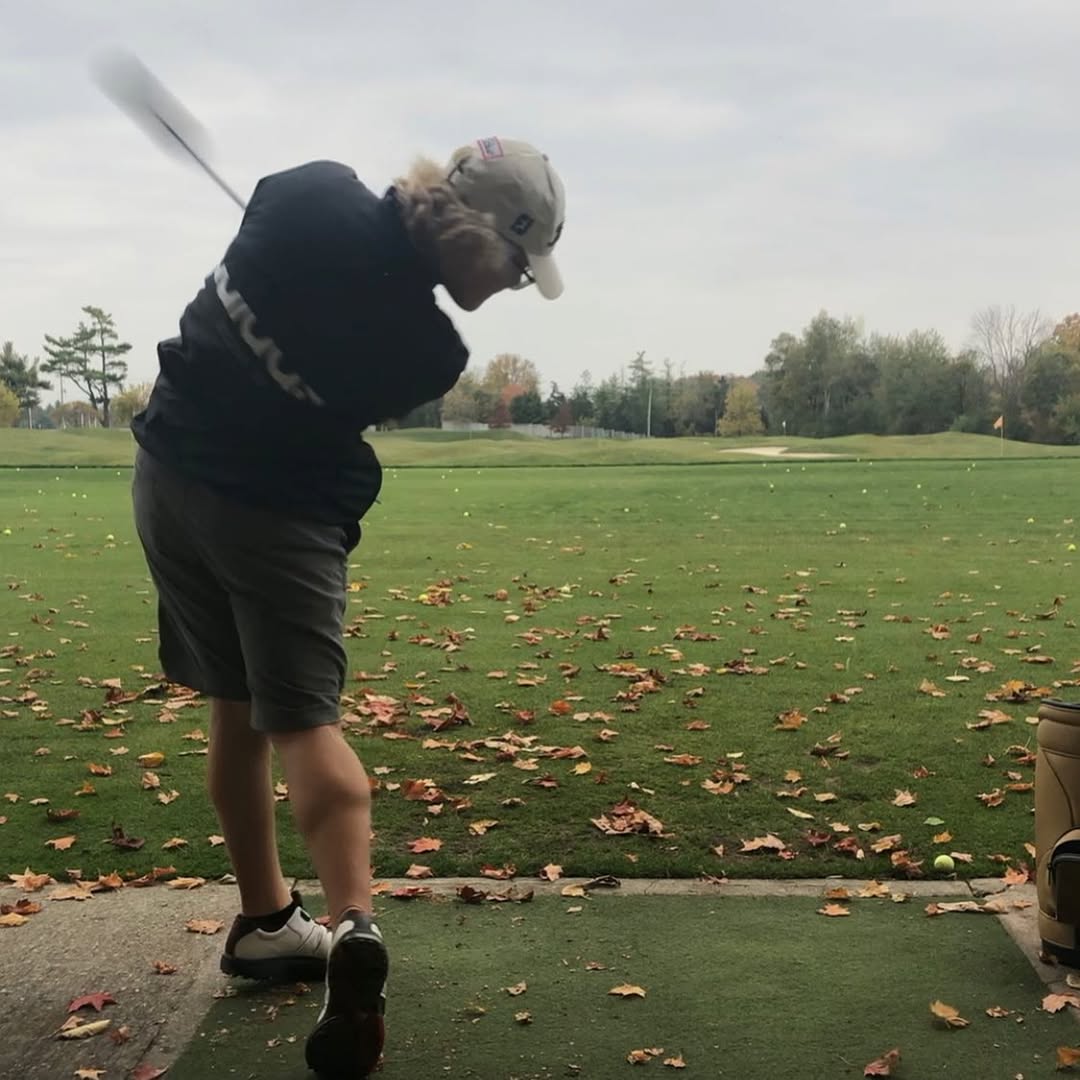 Carter Roung golfing